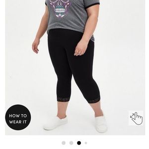 TORRID BNWT CAPRI SIGNATURE WAIST LACE TRIM LEGGING